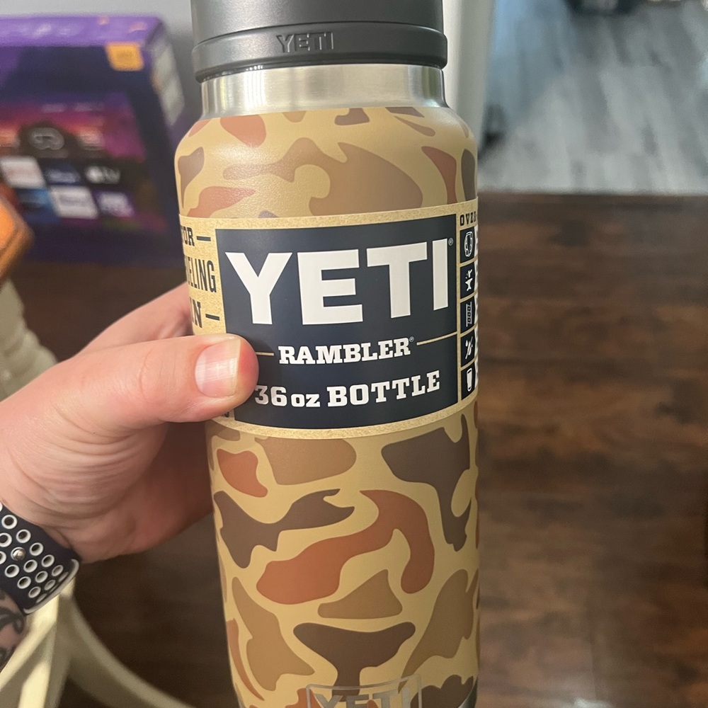Yeti Rambler 36oz Bottle in Camo Pattern